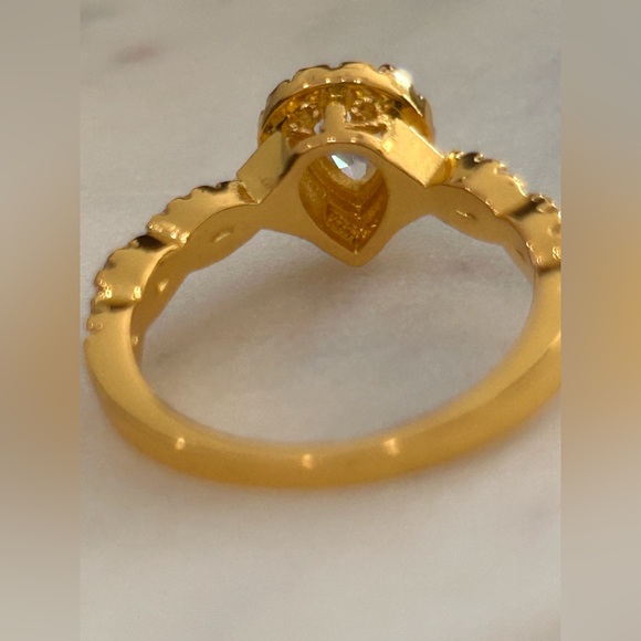 Vintage style pear cut pave set royal looking ring size 8 - Picture 7 of 10